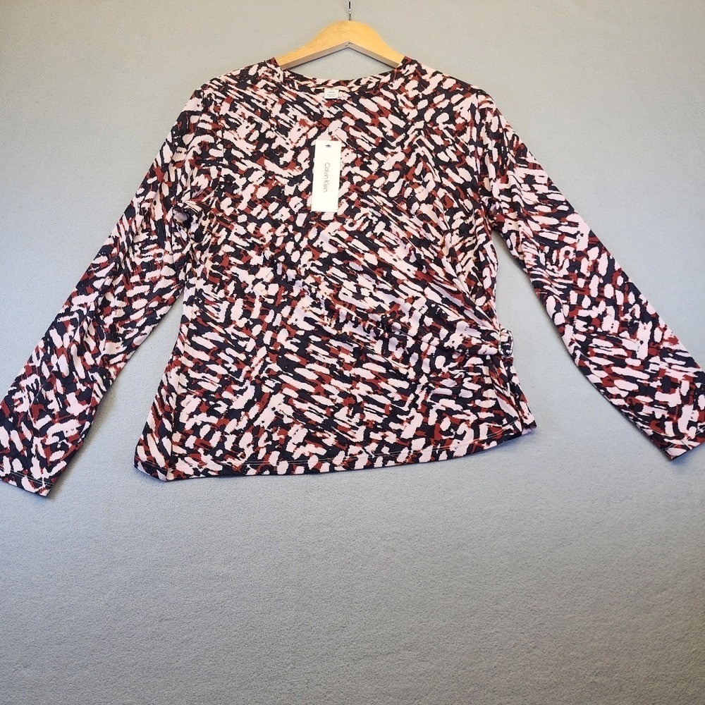 Calvin Klein NWT Abstract Print Ring Detail Faux Wrap Top Contemporary L Pink